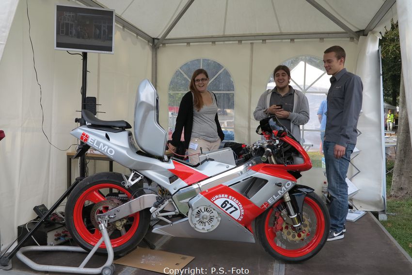 Hamburger Stadtpark Revival 2013
Sieben Azubis verwandeln seit 2012 eine Cagiva Mito EV in ein Elektromotorrad. Der Motor stammt aus einem Gabelstabler.
