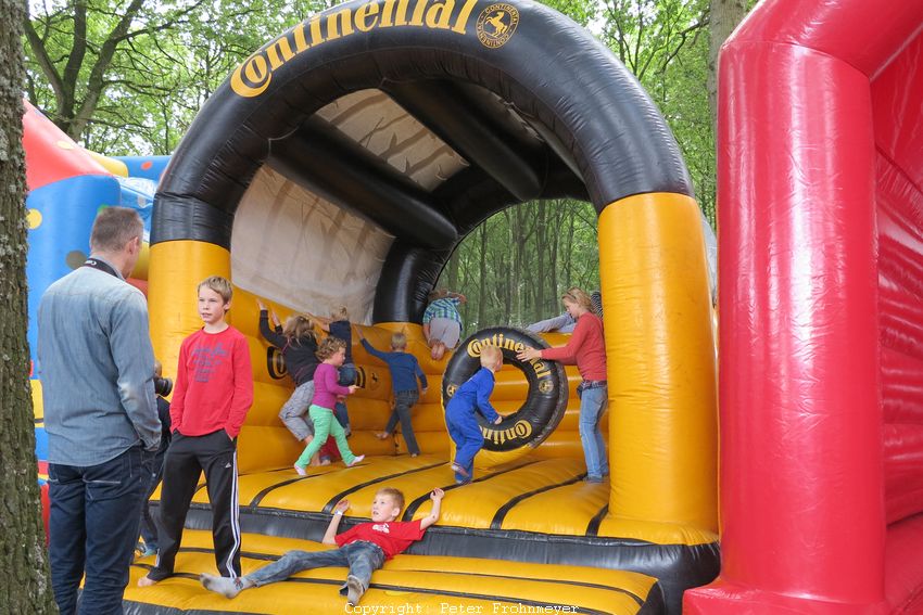 G.P. Eext 2014
Neben dem Honda Ausstellungszelt, Hüpfburgen für die Kinder
