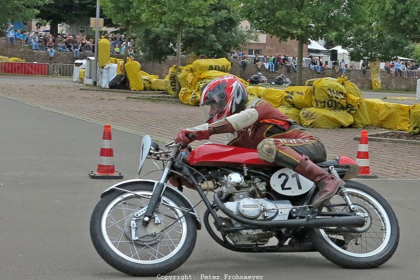 „4. Internationale Motorsport Klassik" - St. Wendel 2014
Klaus Diermeier - Honda CB125K
