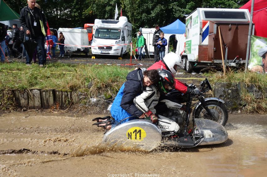 Schottenring Classic GP - 2016
Für nasse Füße ist gesorgt.
