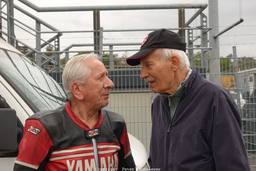 Reinhard Hiller + Paul Eickelberg (Einer der schnellsten Privatfahrer in den 70er Jahren. Paul lebt seit über 30 Jahren in Australien.
