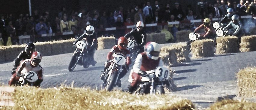 Bremerhaven 1974
Rennen 500ccm, 30 Rembert Theen, 7 Karl Rauchenecker, 22 H.G. Schöne, 41 Nielsen, 14 Ulrich Eickmeyer, 13 Thorsten Reichhardt
