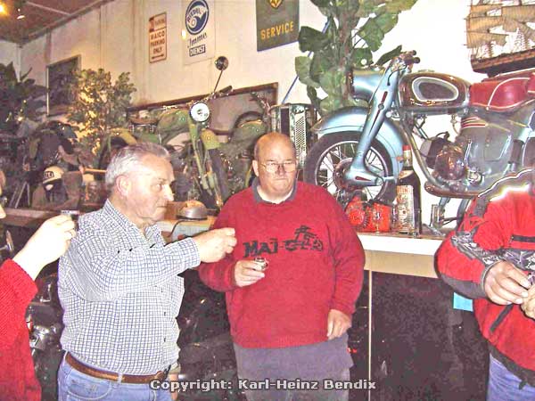 MAICO-Treffen in Rain am Lech, 25.-28. Mai 2006
Gibt es eine bessere Gelegenheit, als auf die 80jährige Geschichte von MAICO anzustoßen?
Prosit MAICO!

