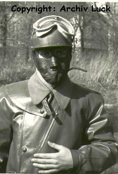 die Zeit der Winterfahrer
internationale ADAC-Winterfahrt Hessen 1954 - 400km -minus 16Grad - Fahrer Jochen Luck mit der Adler
