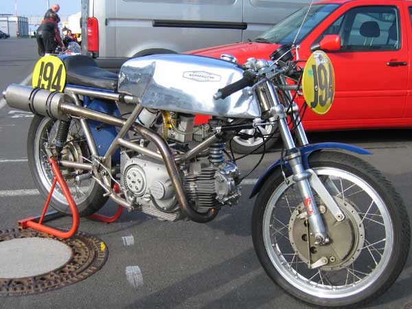 J94
G. SChreuders, Rickman Aermacchi Metisse, 350ccm, BJ.1968
