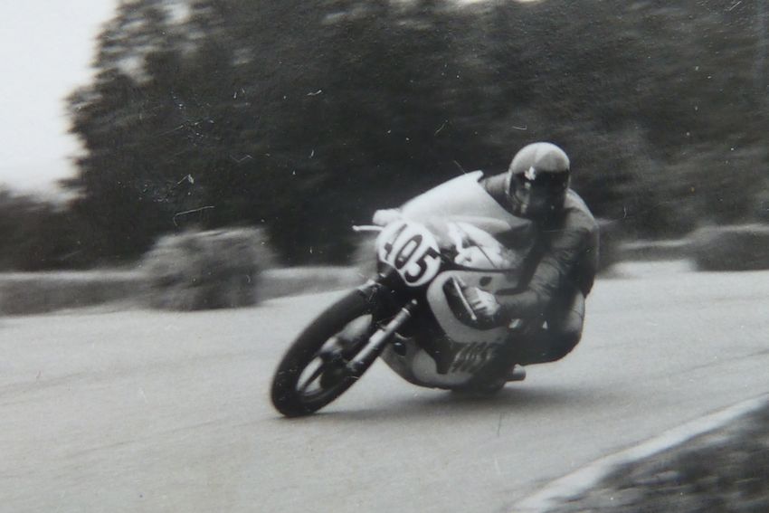 1977 B-Lizenz OMK Pokal
Flugplatzrennen Künzelsau Niederstetten
Klasse 350 cc, Ausfall, von der Strecke abgekommen
