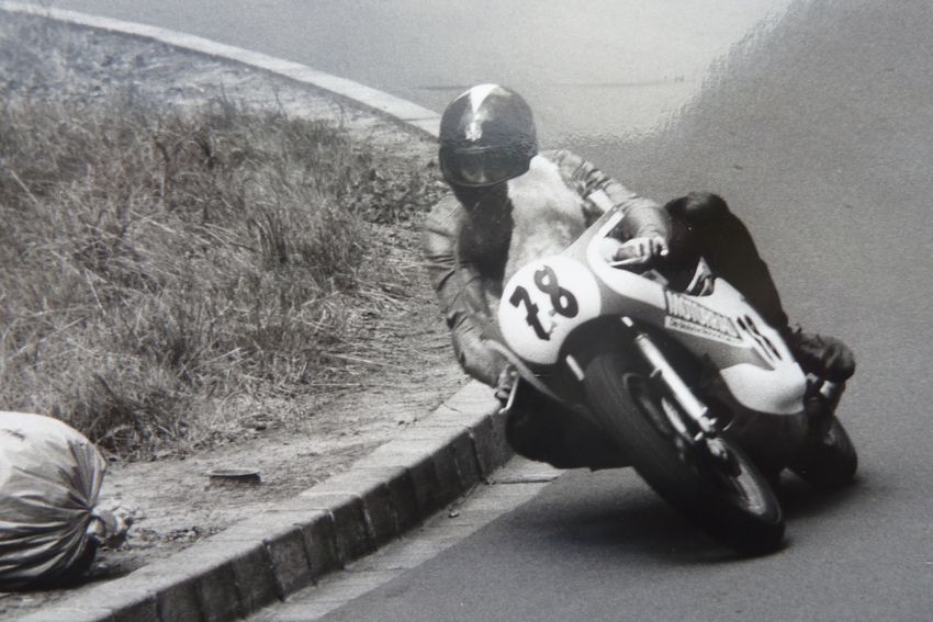 1978 B-Lizenz OMK Pokal
Klasse 350 cc Fieberbergrennen Platz 10
Motor ging in letzter Kurve fest
