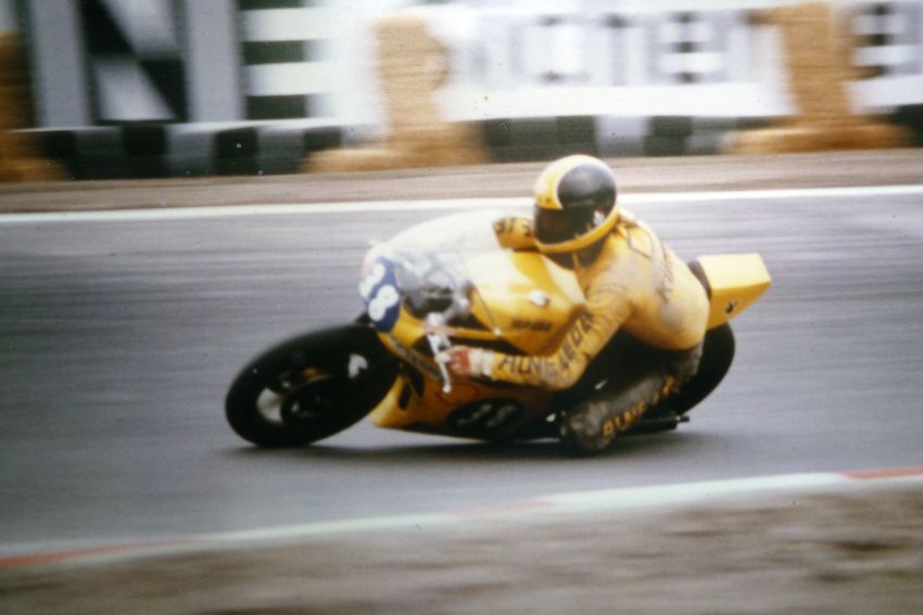 1980 I-Lizenz
Int. Mai Pokal Hockenheim
350 cc vom Motorrad gesprungen, Sachskurve 
