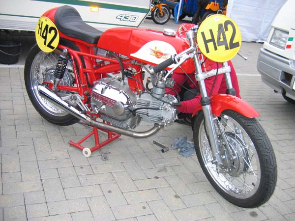 H42
Fahrer: Hans Lux, Aermacchi a la d'Oro 250 ccm, 1961
