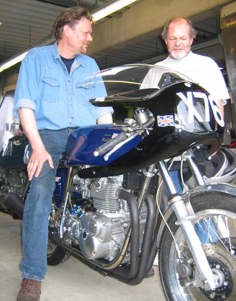 Erik Boelen, Triumph Rickman Trident + Winni Scheibe, Besitzer einer 750er BSA Rickman Métisse
