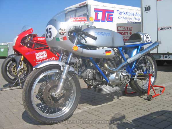 Ducati 900SS
