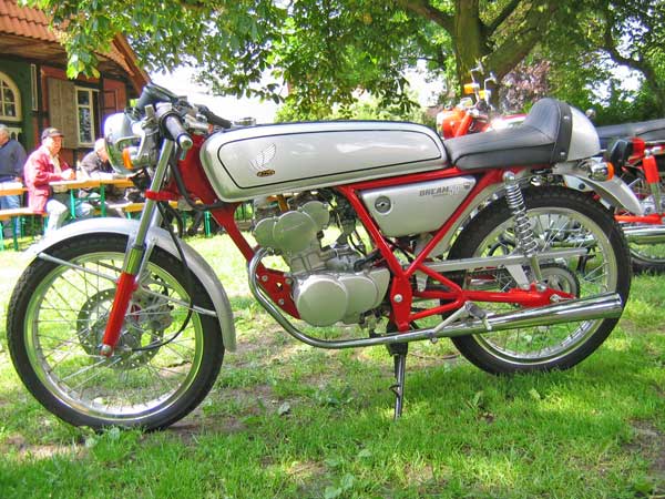 Honda Dream 50
