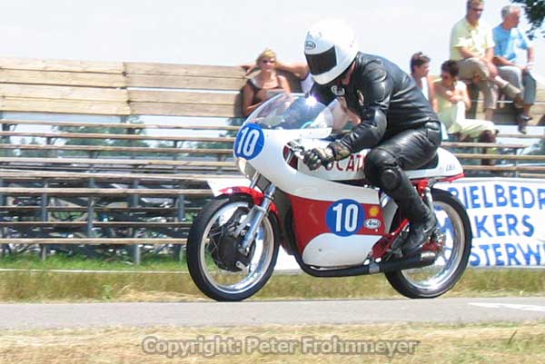 Classic Racing Moergestel 2006
Dr. Stephan Elisat - Ducati Desmo

