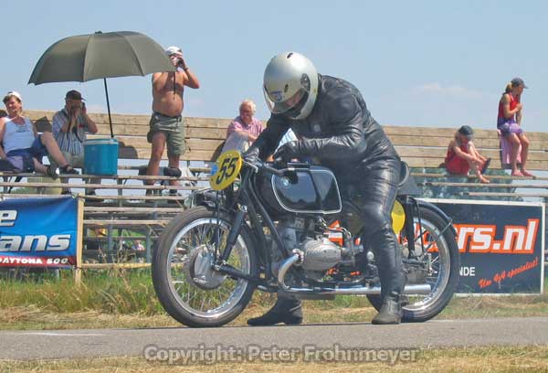 Classic Racing Moergestel 2006
Die BMW RS ist eine Langhub 4 Gang, aufgebaut wie 1954 ausgeliefert
