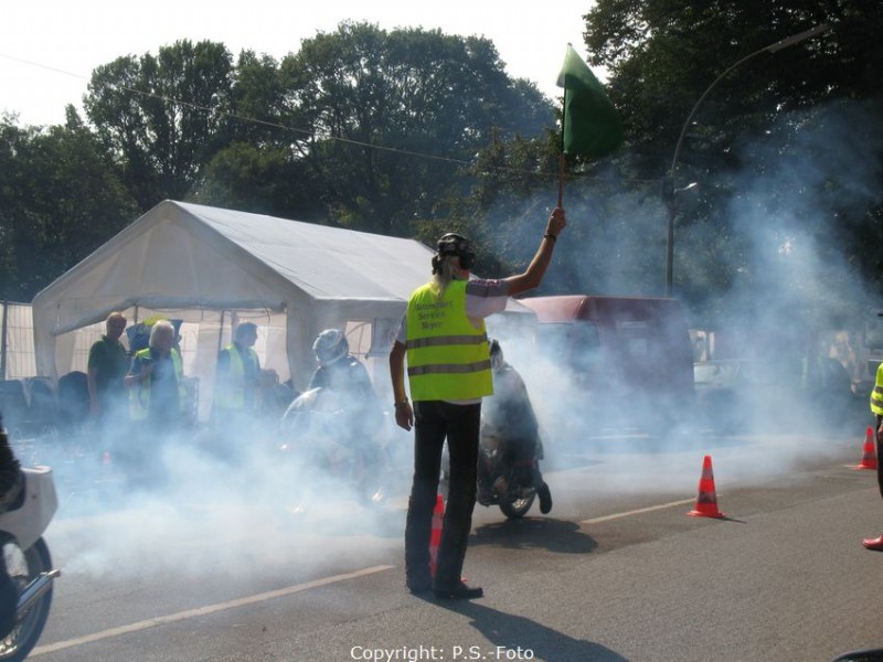 Hamburger Stadtpark Revival 2013
Why Does A Two Stroke Engine Smoke So Much?
