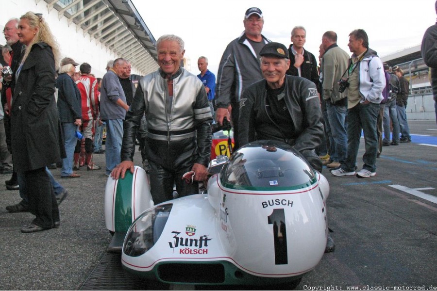 Hockenheim Classics 2012
Rolf Steinhausen und Sepp Huber konnten 1975 erstmalig die WM auf einem Zweitakt-König-Gespann gewinnen, 1976 verteidigten sie den Titel erfolgreich.
