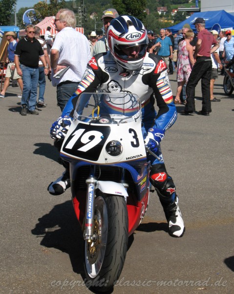 RETROMOTOR 2012
Freddie Spencer - 1983 gewann er als jüngster Motorrad-WM-Pilot die 500ccm WM, zwei Jahre später wurde er Doppelweltmeister in den Klassen 250 ccm und 500 ccm.
