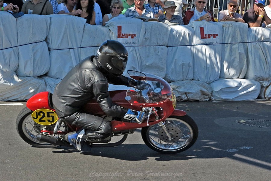 Schottenring Classic Grand-Prix 2012
Günther Weickert - Aermacchi Ala d'Oro 350
