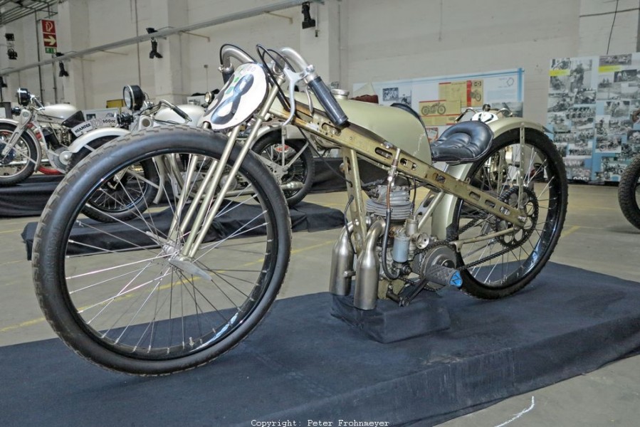 Ernst Neumann-Neander und seine Fahrzeuge
Neander Duraluminium-Bahnrennmaschine, Villiers-Rennmotor 175ccm, Bj.1925
