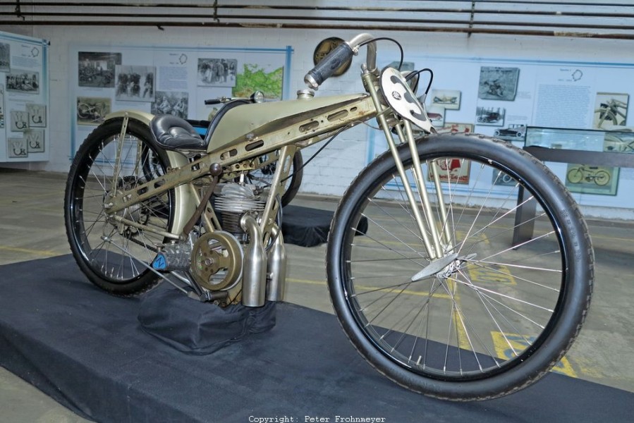 Ernst Neumann-Neander und seine Fahrzeuge
Neander Duraluminium-Bahnrennmaschine, Villiers-Rennmotor 175ccm, Bj.1925
