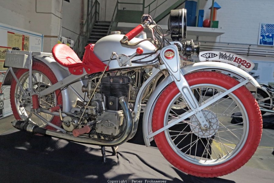 Ernst Neumann-Neander und seine Fahrzeuge
Opel Motoclub 1929
