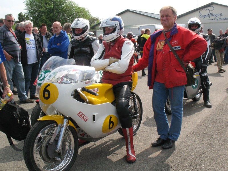 Odenwaldring Klassik - Walldürn
Kurt Florin mit seiner 500ccm König + Ex GP-Fahrer Reino Eskelinen
