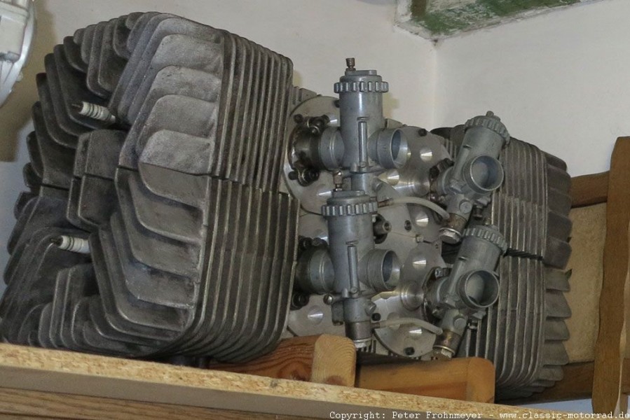 4 Zylinder 500ccm Eigenbaumotor mit luftgekühlten Maicozylinder
Baujahr 1974, etwa 70PS
