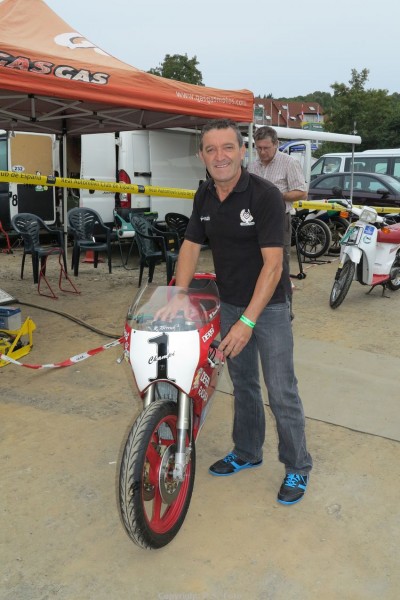 Schottenring Classic Grand-Prix 2013
Manuel „Champi“ Herreros bestritt zwischen 1984 und 1991 insgesamt 62 Rennen in der Motorrad-Weltmeisterschaft, wurde 1989 Weltmeister in der 80-cm³-Klasse
