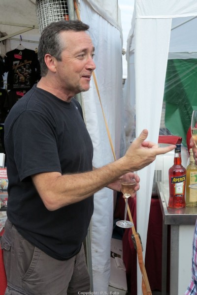 Schottenring Classic Grand-Prix 2013
Freddie Spencer (das wird doch kein Alkohol sein?)
