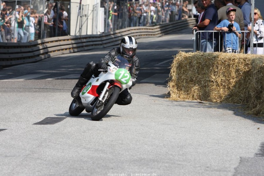  Hamburger Stadtpark Revival 2013
Peter Frohnmeyer - Yamaha TZ250 E, Foto: PIXELrace.de
