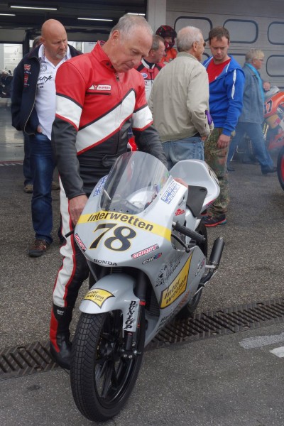 Hockenheim Classics 2015
Josef „Sepp“ Schlögl fuhr die Honda RS125, mit der Thomas Lüthi 2005 Weltmeister wurde.
