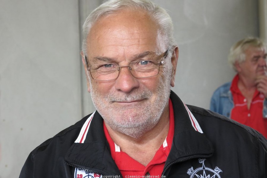Sachsenring Classic 2015
Horst Lahfeld, König Werksfahrer, Deutscher Meister 1974 (250ccm Yamaha)

