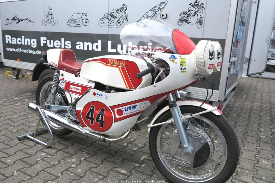 Odenwaldring Klassik - Flugplatz Walldürn
Shimada Yamaha RD400. Die Maschine wurde 1975 bei dem 24 Stundenrennen auf dem Circuito de Montjuïc eingesetzt.
