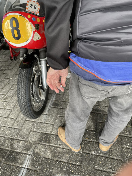 Classic GP Assen 2022
und er raucht trotzdem..
