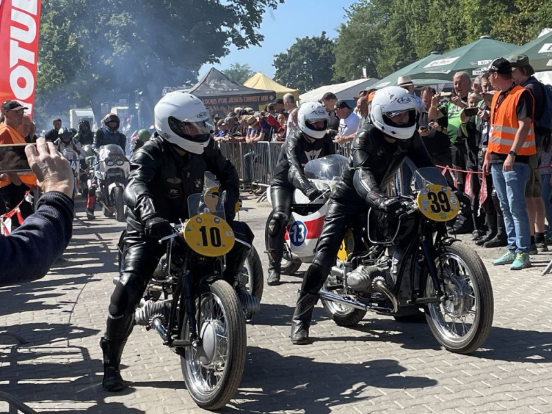 (10) Jürgen Schwarzmann, BMW RS 54, 1954, 500 ccm
(39) Sebastian Gutsch, BMW RS 54, 1955, 492 ccm
