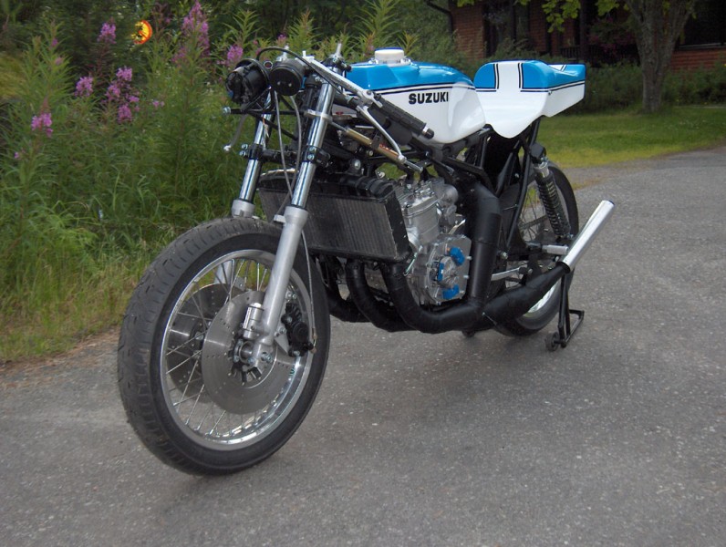 Suzuki TR 750 replica - von Juha Kaivonurmi
