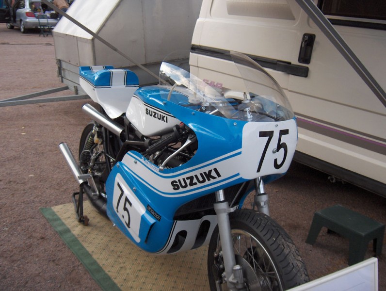 Suzuki TR 750 replica - von Juha Kaivonurmi

