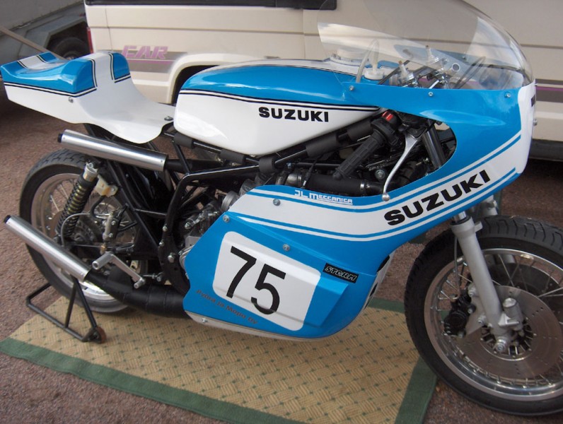 Suzuki TR 750 replica - von Juha Kaivonurmi
