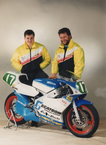 Team Megatron-RevierMarkt" 1991
Pilot Michael Erdmann (links) mit Mechaniker Martin  Kobus vor der Saison 1991.
