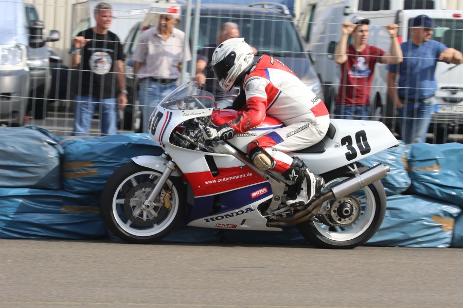 Peter Ammann, Honda RC30
Foto: Thomas Haas
