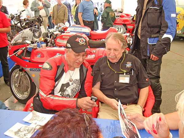 Phil Read mit Utz Raabe, dem Präsidenten des MV Agusta Clubs Deutschland
