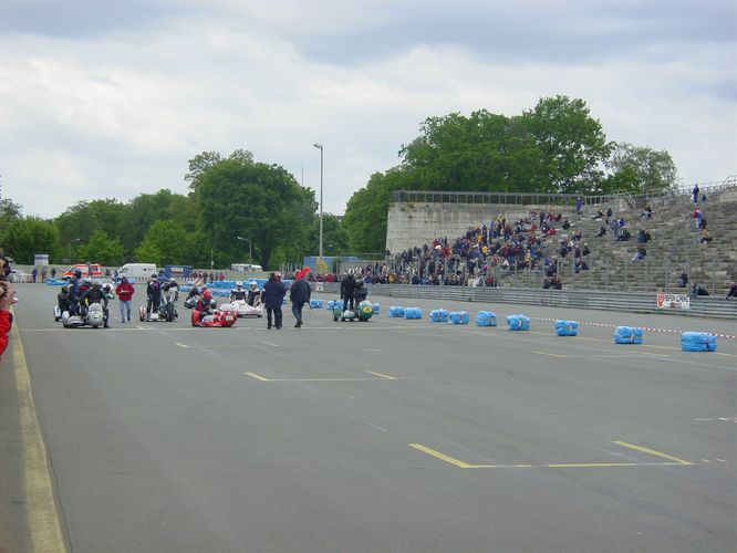 Ruhe vor dem Sturm
Barney - Norisring2004 
