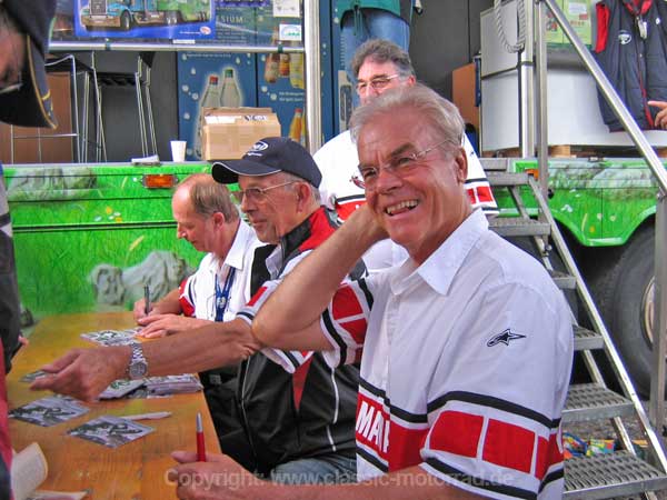 Autogrammstunde der Weltmeister
Kent Andersson, Phil Read und Dieter Braun
