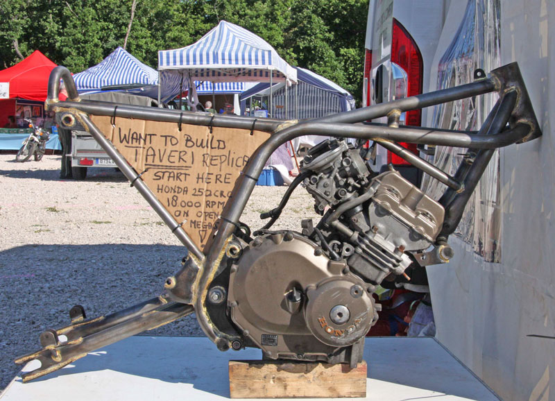 Coupes Moto Legende - Taveri Replika
