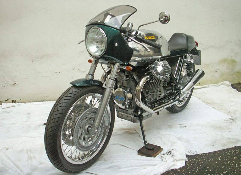Moto Guzzi Le Mans "Classic" - Eigenbau von Bernd Tittler
950ccm, 83PS, etwa 180kg, alles mit TÜV.
Foto: Werner Machwitz 
