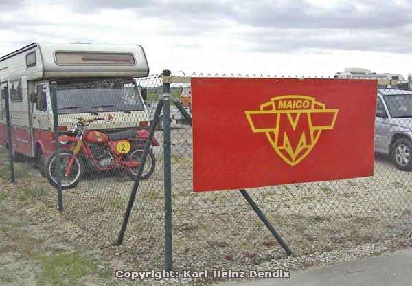 MAICO-Treffen in Rain am Lech, 25.-28. Mai 2006
Also, Leute, wer nächstes Jahr dieses Schild sieht zwischen Rain am Lech und Bayerdilling, der befindet sich schon fast auf dem MAICO-„Homeground“!
Wir freuen uns schon auf das kommende Treffen und danken Anton Mayr und seinem Team für die Ausrichtung der bisherigen Treffen!

