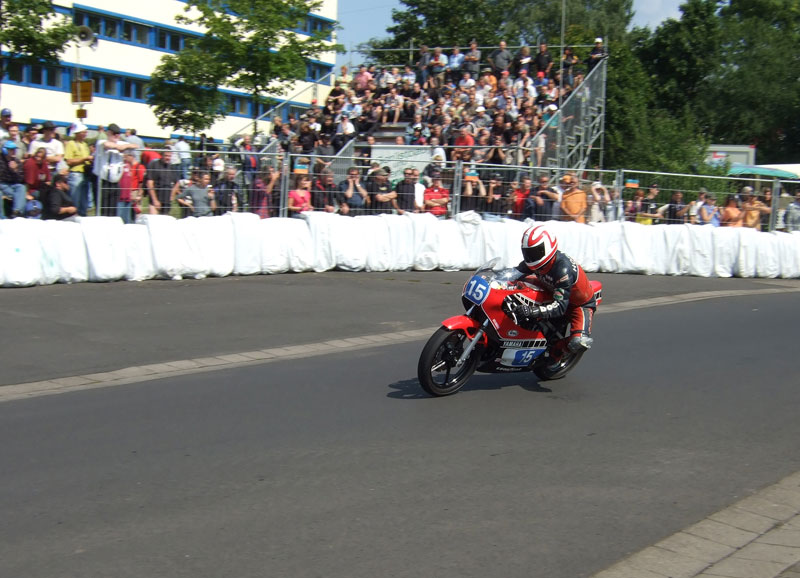 Walter Hoffmann mit einer Yamaha TZ350 von Heiner Mohrhardt
