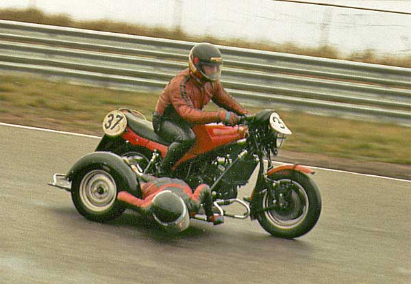 Yamaha RD 350 YPVS Gespann
der schnelle Bäumler..
