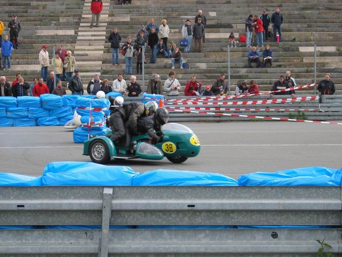 Zweikampf
Barney - Norisring2004 
