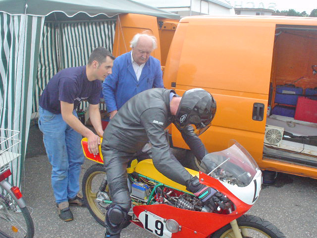 Classic Weekend Hockenheim
die superschnelle maico von m.woll, tuner rudi rupp hinten
